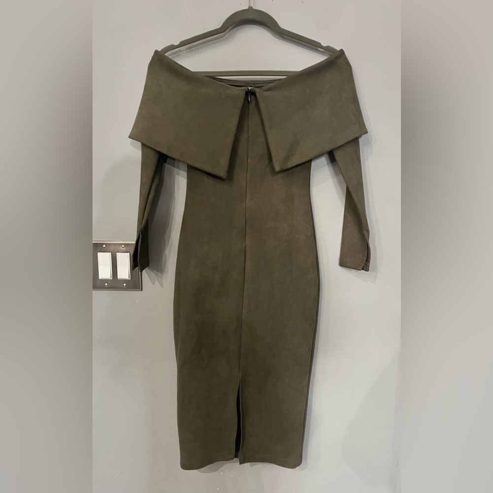 AKIRA OLIVE GREEN SUEDE OFF THE SHOULDER BODYCON MIDI DEESS - Picture 2 of 8